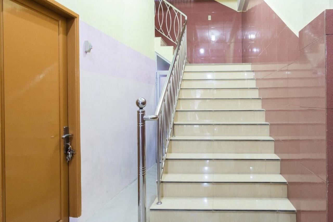 Reddoorz Plus @ Jalan Gatot Subroto Medan Sunggal Exterior foto